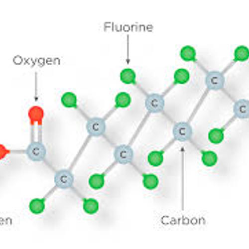 PFAS moleculen zijn zeer robust en pas afbreekbaar bij temperaturen boven de 1000°C. Ze gedragen zich met hun polaire kop en hydrofobe staart als detergens en blijft drijven op water.